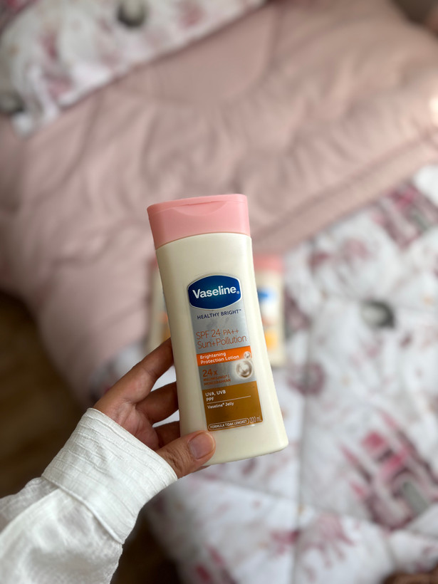 لوسیون وازلین ۲۰۰ میل،Vaseline Healthy Bright SPF 24 pa