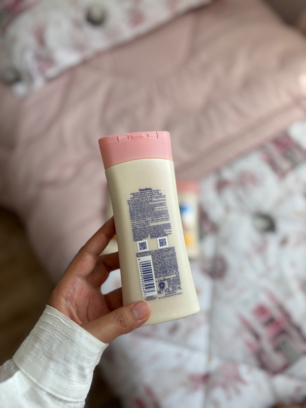 لوسیون وازلین ۲۰۰ میل،Vaseline Healthy Bright SPF 24 pa